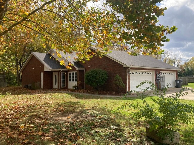 Building Photo - LOCATION LOCATION Location!  Close to Baptist Health Hospital, Shopping, & More