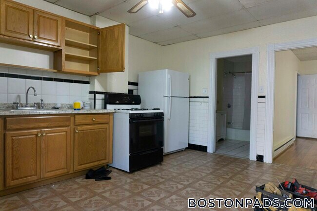 Photo - 198 Maverick St Unit 1