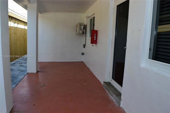 Photo - 622 NE 6th St Unidad 1