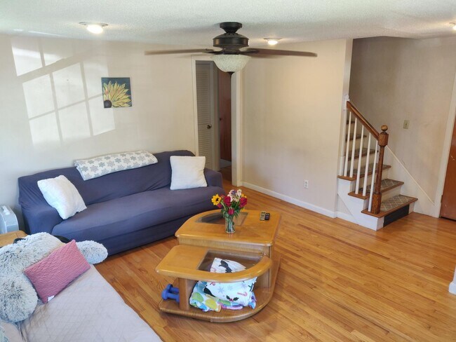 Photo - 4-Bedroom Home for Rent in the Heart of Si...