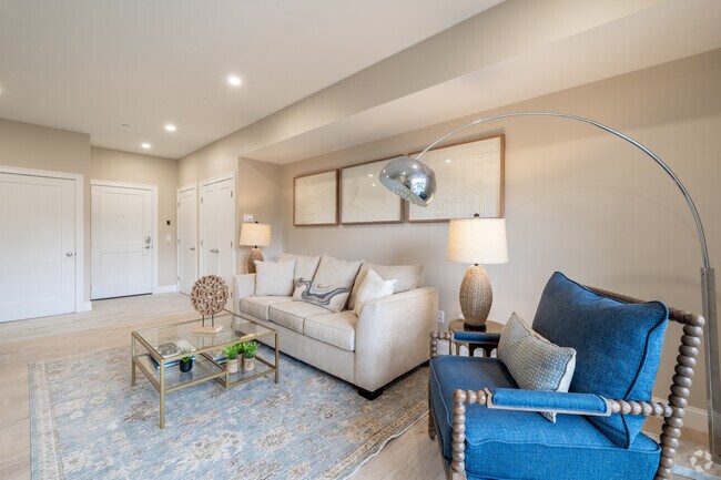 1BR, 1BA - 715F - Living Room - Natick Corner