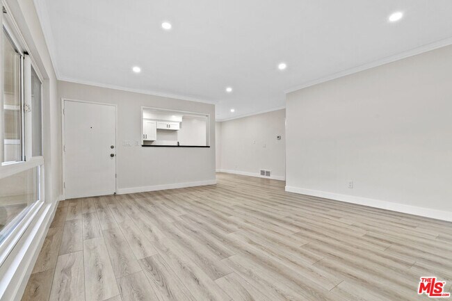 Photo - 330 E Dryden St Unit 14