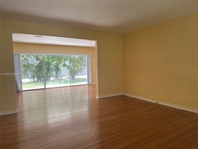 Photo - 5340 Orduna Dr