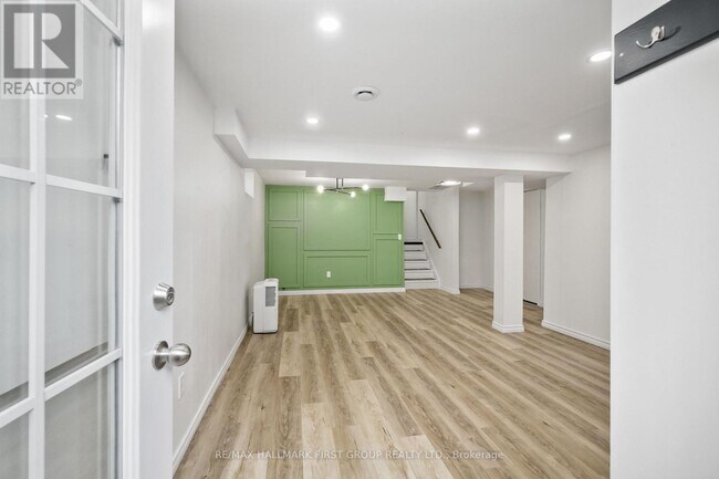 Photo - 660 Mackechnie Crescent