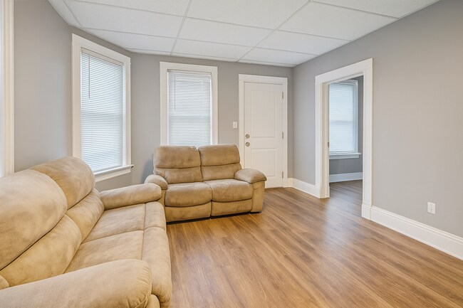 Photo - Large 2 Bed Lower Unit with Appliances & Garage Space!