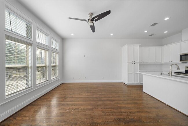 Photo - 2924 Leeland St