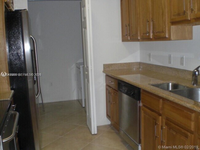 Photo - 3590 Coral Wy Unidad 902