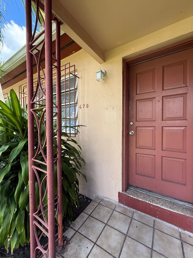 Entry - 670 NE 132nd St Unit Beautiful 1-Bedroom