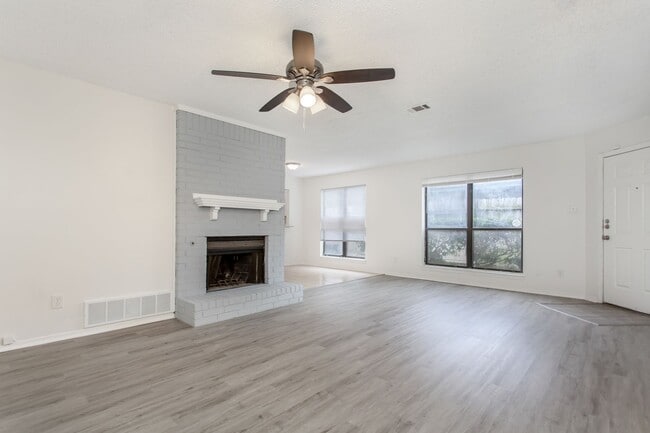 Photo - 3 bedroom, 2 bath Duplex in a Secluded Part of Duncanville