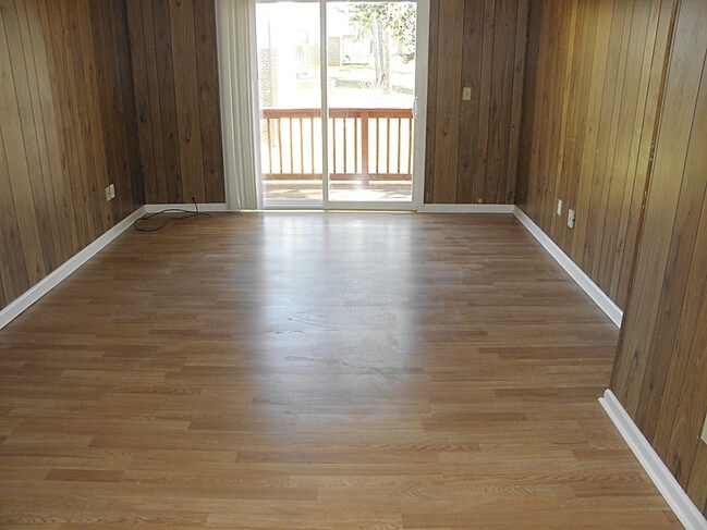 LIVING ROOM - Longbow