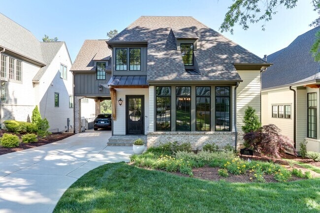 Building Photo - Extrordinary 4BD, 4.5BA Raleigh Home in an...
