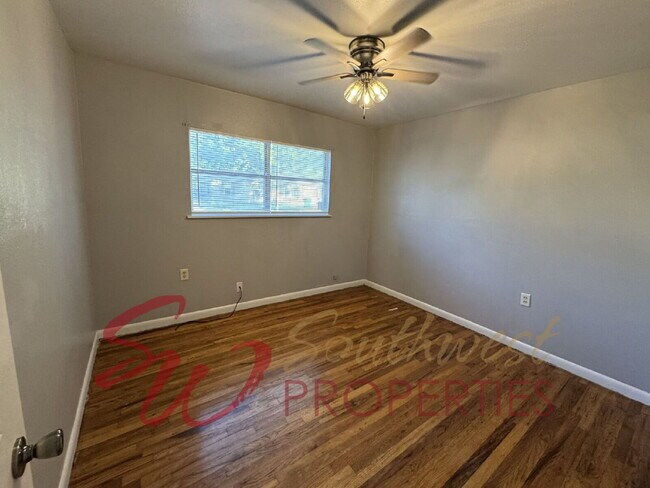 Photo - 3 bedroom 1 bath in excellent location!