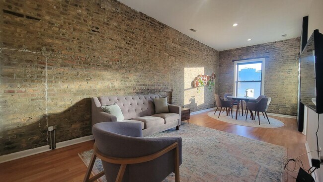 Photo - 701 N Milwaukee Ave Unit 4F