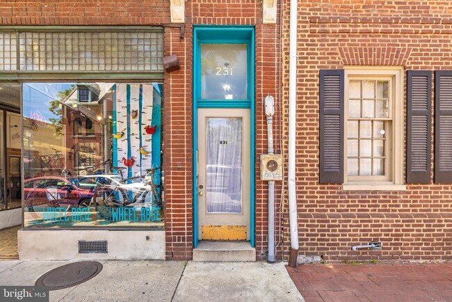 231 N Market St Unit 3