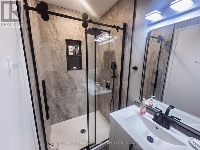 Photo - 176 Robinson Dr