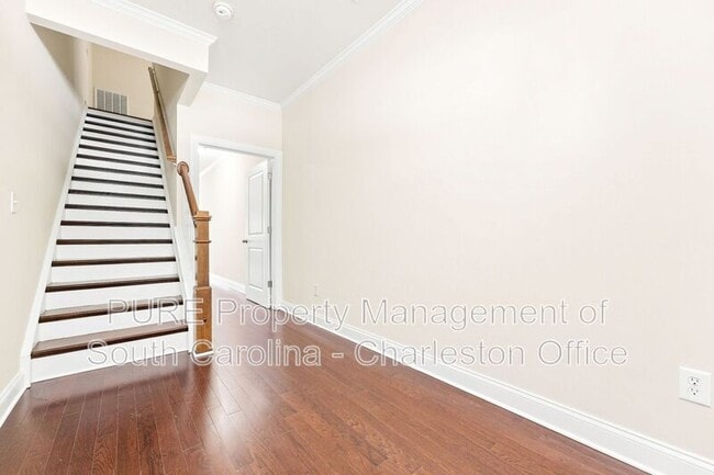 Photo - 1187 Dingle Rd