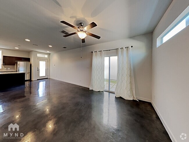 Building Photo - 118 E Myrtle St Rental