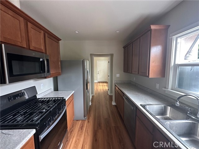 Photo - 656 W 13th St