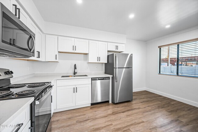 Photo - 3133 E Fairmount Ave