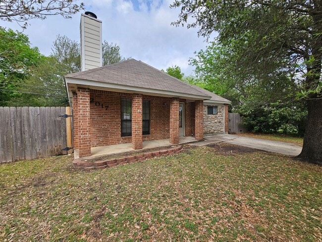 Building Photo - AVAILABLE NOW!