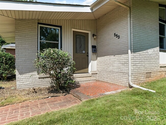 Photo - 553 Kenlough Dr