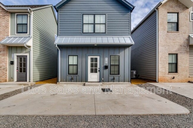 Photo - 610 W 2nd St