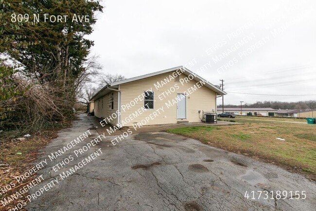 Photo - 809 N Fort Ave