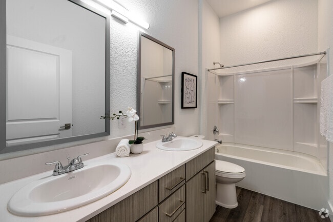 3BR, 2BA - 1,255SF - Bathroom