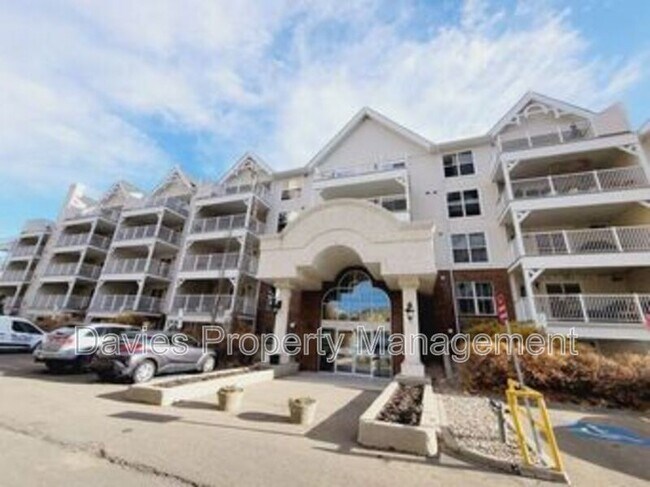 Building Photo - 10311-10111 111 St NW Unit #302