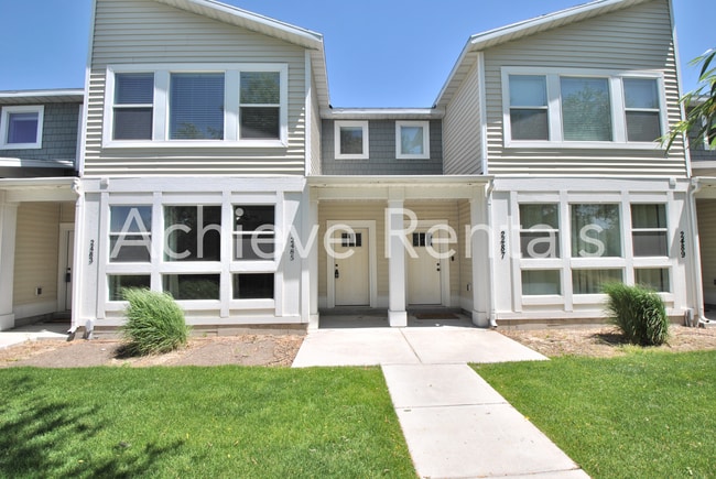 Building Photo - Townhome Rental in Spring Creek Community | Clubhouse, Pool & Community Amenities