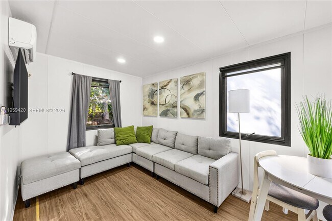 Photo - 5511 Woodland Ln