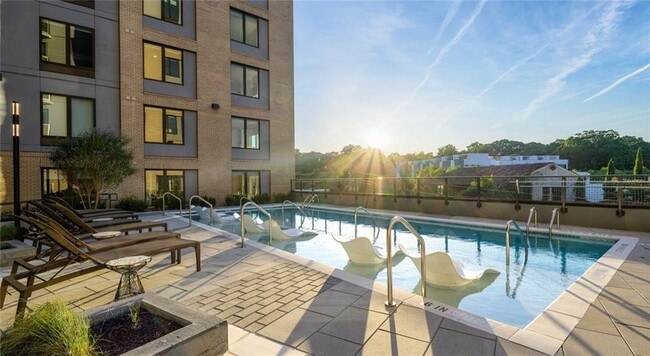 Building Photo - 400 Bishop St NW Unit 2E