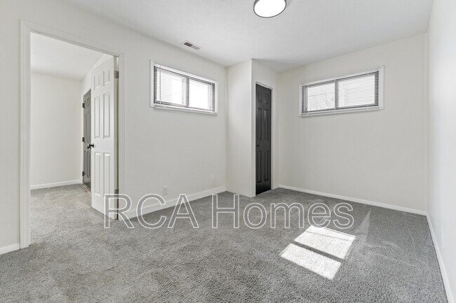 Photo - 947 Albany St