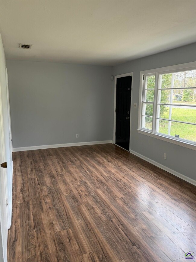 Photo - 202 Ruzelle St