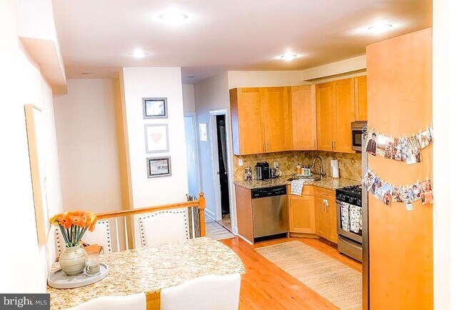 Photo - 2339 Catharine St Unidad 1