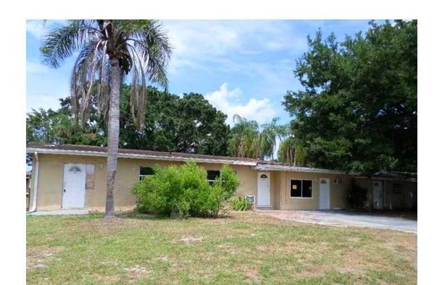 Photo - 1811 Hacienda Way