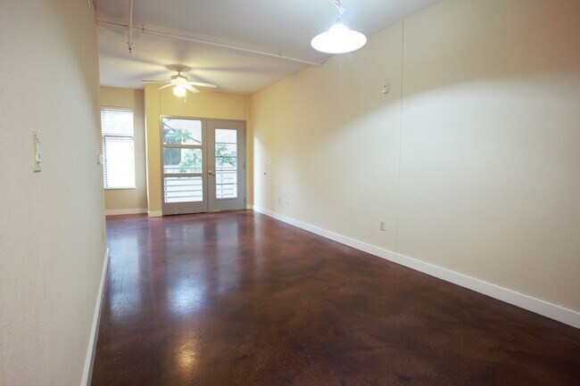 Photo - UT WEST CAMPUS - PRELEASE 8/15/2024 2 bed ... Unit 305