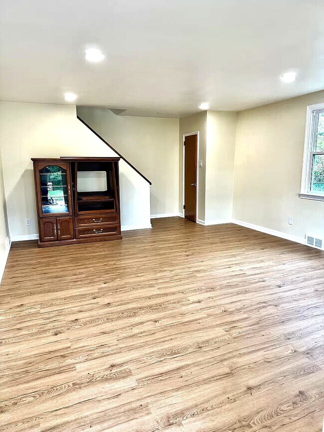 Photo - 33 Sterner Ave