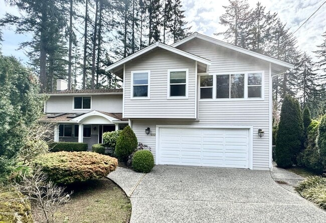 Building Photo - Stunning Bellevue Home with Lush Gardens & Prime Location