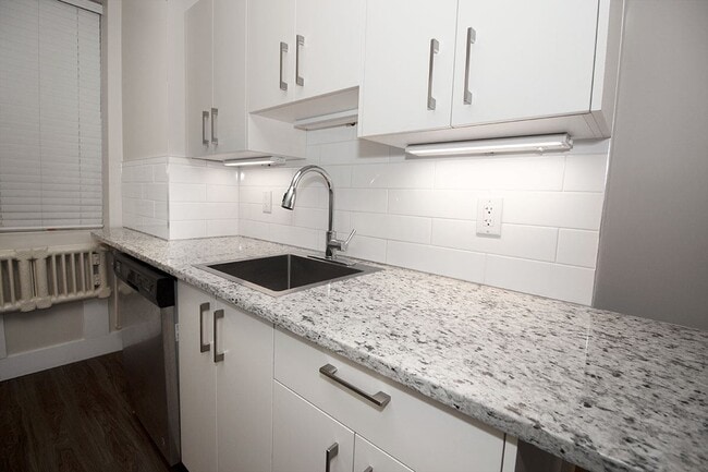 Kitchen - 834 Grosvenor Luxury Apartment