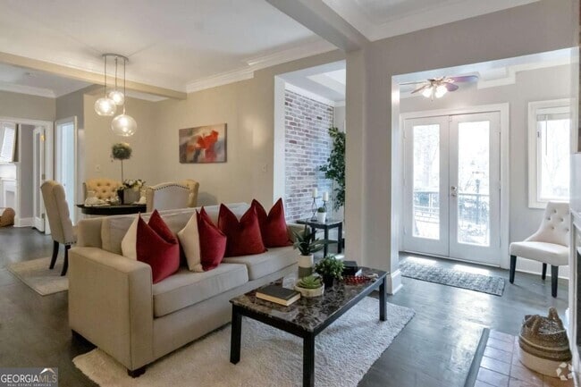 Building Photo - 2840 Peachtree Rd NW Unit 301 Rental