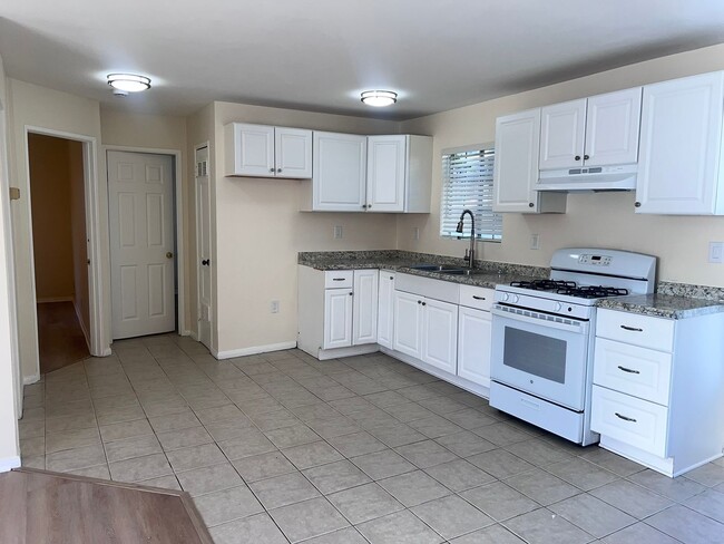 Building Photo - 1117 Euclid Ave Unit 1