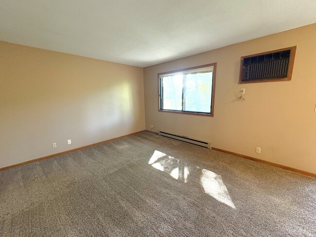 Photo - 632 Saxonwood Rd