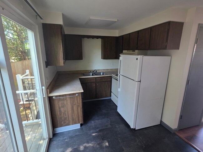 Photo - 121 NE Fern Pl