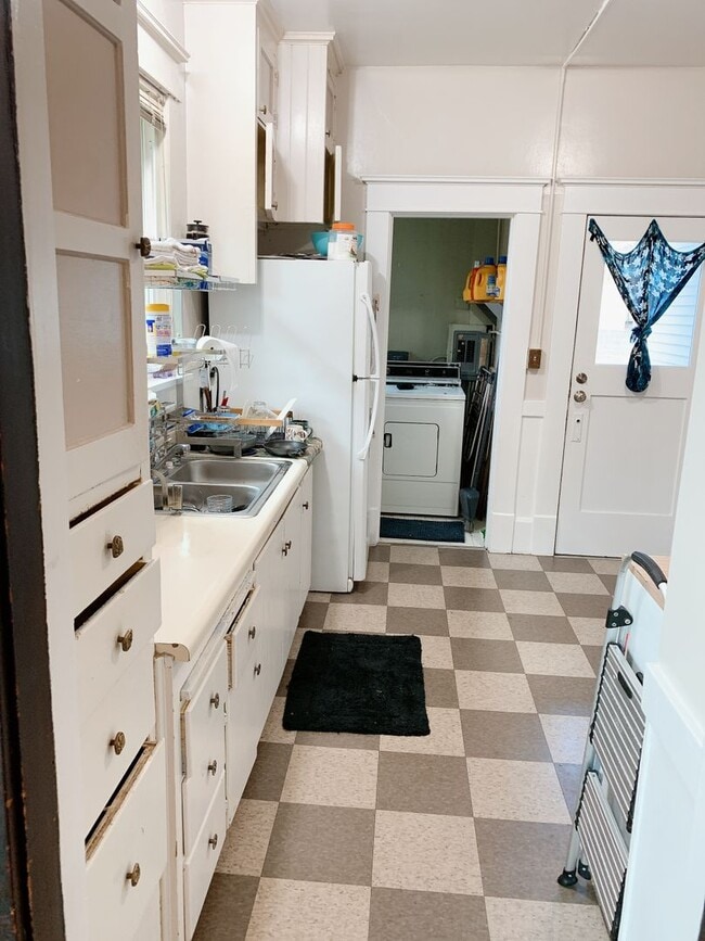 Photo - PRELEASE: 7 bdrm/2 bath in the York Neighborhood!