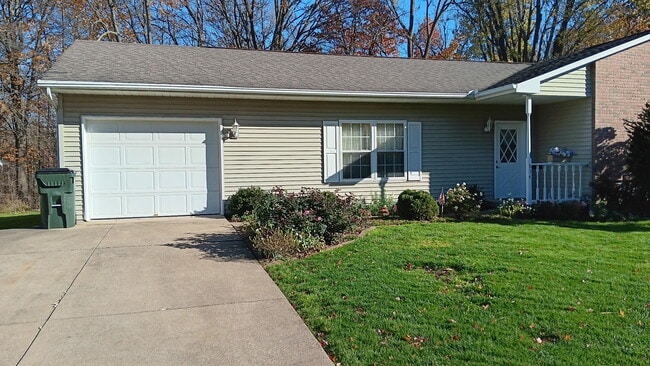 Building Photo - 834 Lauri Jo Ln SW Unit 834