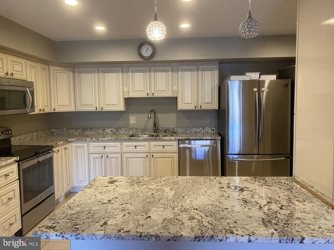 Photo - 33 Stonehenge Cir