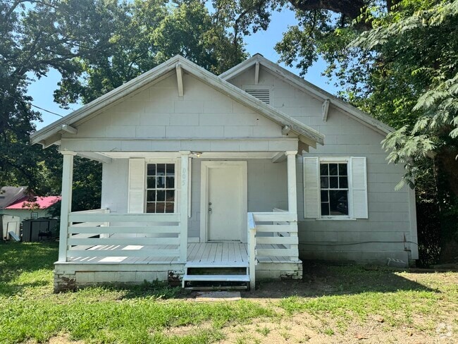 Building Photo - 1005 D St Rental