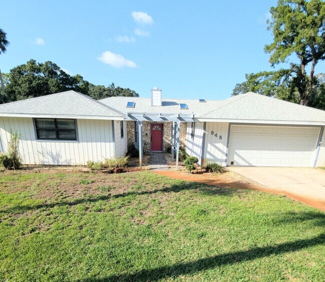 Building Photo - 945 Bramble Bush Cir W Rental
