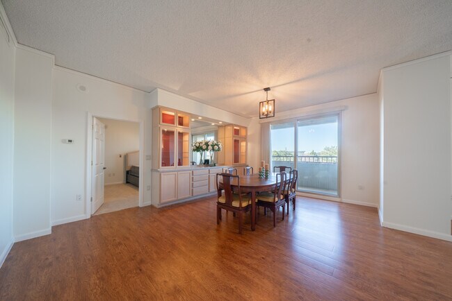 Photo - 1 Towers Park Ln Unidad 317